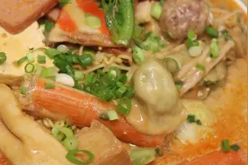 教你在家做麻辣烫，味道一点不输外面，汤色浓白香味十足，真解馋视频封面