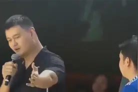 喜讯！王治郅重新出山！加盟中国男篮教练组，兑现承诺，姚明欣慰视频封面