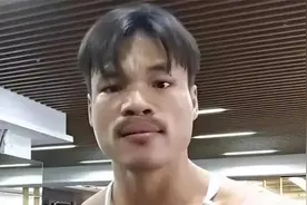 网红嘴哥重回部队惹人泪目！军礼标准，为入伍做过3次手术