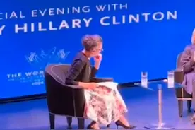 “你不是人！”希拉里为战争辩护遭听众怒骂：恬不知耻的战犯视频封面