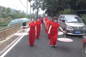 丽水市南明山街道桐岭村委联合宏福养老院举办旗袍走秀活动视频封面