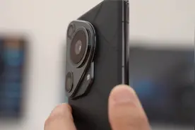 P70突袭开售遭全民疯抢，华为门店大排长龙视频封面