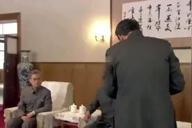 历史中的转折：邓小平拿到名单寻回科研人，老教授激动落泪视频封面