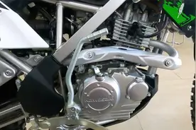 川崎新款越野摩托150，售价2.2万，动力强油耗低，通勤代步神器视频封面