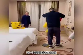 谢浩男妈妈第一次入境，去南京看儿子，还让他早点娶媳妇视频封面