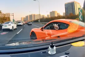 女司机变道不成别停后车还辱骂对方 北京朝阳警方通报：行拘！视频封面