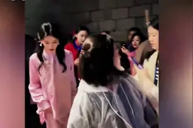 不愧是“妈祖严选”！刘涛盛装出席到达湄洲妈祖庙，为妈祖守夜！视频封面