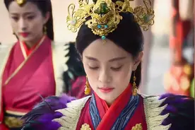 芈月传：芈姝秦王大婚，一身凤冠霞帔尽显高贵，妃嫔瞬间失了颜色