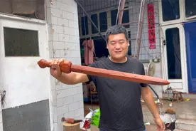 1000年雷击枣木制作七星宝剑，重量跟铁的一样，真是好东西