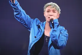 张艺兴北京演唱会，憨式搞笑太逗了，孙红雷到场两人对话梦回极挑