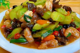 大虾和它一起炒简直就是绝配，做法简单易学，清脆鲜香，香辣开胃视频封面