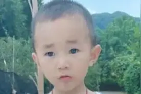 四川宜宾3岁男孩家门口失踪36小时 家人担忧其被拐视频封面