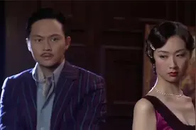 美女特工太敬业，为做好革命竟做出这样牺牲，是个狠人！视频封面