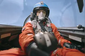 海天雄鹰：全剧最经典一幕，谢振宇完成试验，在航母上成功着舰！视频封面