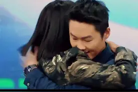 梁博惊喜现身节目现场，吐露不为人知师生情谊 #梁博我不知道  #梁博中国好声音  #梁博的音乐  #梁博的歌  #那英梁博再同台 视频封面