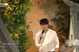 听李荣浩演唱《老街》 | 世界很大 总有人等你回家视频封面