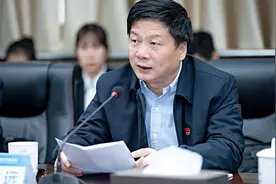 郑州市纪委一“内鬼”被查，上个月已被罢免市人大代表职务视频封面