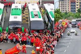 愿考生心无旁骛 笔下生风！1分钟带你直击高考的送考仪式感有多强视频封面