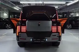 2025款比亚迪仰望U8 沉浸式体验外观和内饰