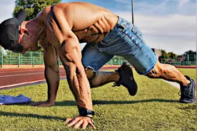 夏天如何减肥？俄罗斯大兵带你6分钟燃烧脂肪，无器械月瘦20斤！视频封面