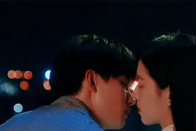 太可了，内娱情侣够刺激！亲亲抱抱举高高，这是什么神仙爱情！