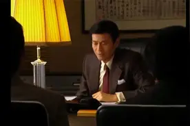 荣归：香港首富开会不接电话，下秒大陆亲哥打来电话，立马接通视频封面