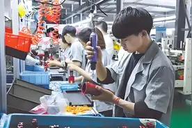 这就是不读书的人生，初中毕业就进厂，没学历没技术工资低视频封面