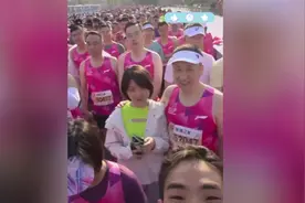 无锡马拉松小伙一段自拍无意中火了视频封面