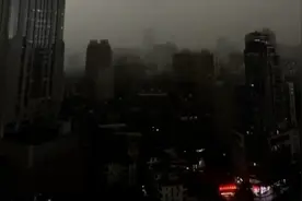 超长飑线横扫广东！实拍：广州“一秒天黑”白昼如夜、暴雨倾盆视频封面