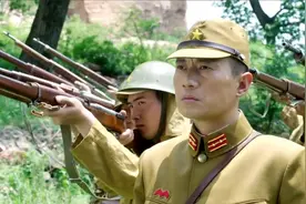 八路军穿上小鬼子军装执行任务，怎料遇见小鬼子的正规军视频封面