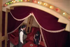 小伙来接姨娘回家，怎料两人爆发情感，滚一起了