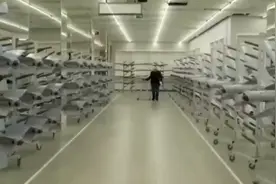 俄军“柳叶刀”无人机生产线曝光：藏在购物中心,新款可集群打击视频封面