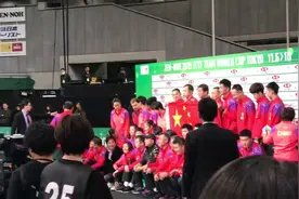 乒乓球团体世界杯：中国男女团双双夺冠 赛后集体和皮卡丘合影视频封面