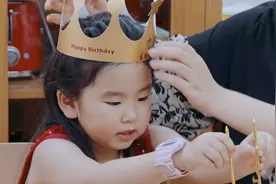 妈妈找了新男友，还在女儿面前秀恩爱，难怪女孩很排斥视频封面