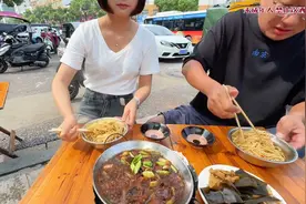 湖北监利早酒一条街，与监利女酒神炸一碗，感受早酒文化