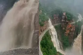 河南罗姐寨景区连日暴雨：山洪成瀑从壁涯倾泻而下冲毁道路
