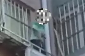 安徽一男孩被打躲窗外后五楼跳下：警方介入 孩子暂无生命危险视频封面