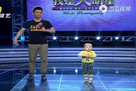 张峻豪长大后变化多大？仅几年判若两人！小圆脸变酒窝帅哥！视频封面