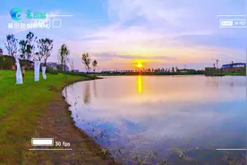 夕阳下的鹿鸣湖畔