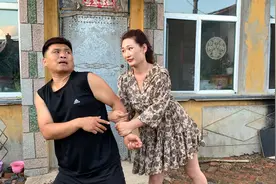 搞笑：前夫养王八发了财，前妻第一时间跑回来复婚，太逗了视频封面