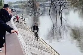 骑自行车最牛的那代人已经老了！看老一辈人如何花式骑28大杠视频封面