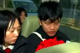 感人！儿子出生百日被拐，25年后父母寻亲成功，亲人团圆相拥而泣视频封面