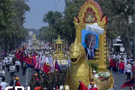 2012年，柬埔寨国王西哈努克在北京逝世，他的一生充满传奇！视频封面