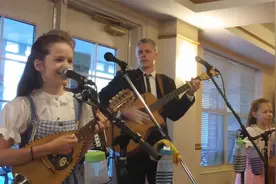 超治愈的歌，朋友，生活再难，请打开你的心，让阳光进来吧！