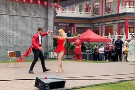 揭秘国外人头消失魔术！原理是这样，多年疑惑终于解开