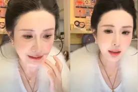 美女网红韦雪直播美颜掉了，真实颜值曝光，脸庞浮肿整容痕迹明显