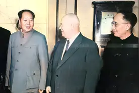 1958年郭沫若入党，介绍人是谁？毛主席的秘书陈伯达