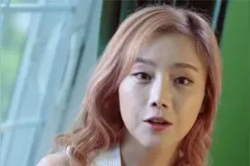 男子第一次来到女友家，竟然发现女友母亲竟然是自己的初恋视频封面