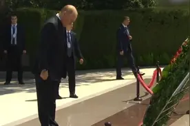 俄罗斯总统普京向阿塞拜疆盖达尔·阿利耶夫墓敬献花圈