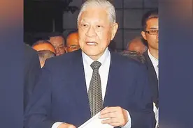 潜伏台湾军情局的现代余则成，成功揪出军内高官靠交换荣归故里视频封面